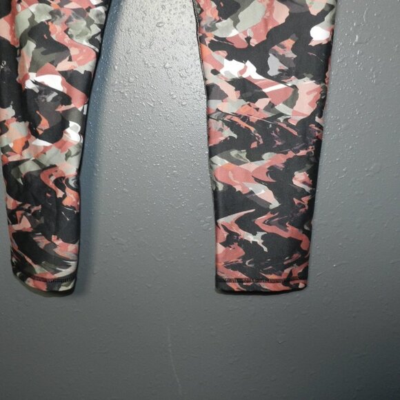 Fabletics Womens Pink And Grey Black Abstract Capri Athletic Leggings Size Small - Picture 6 of 9